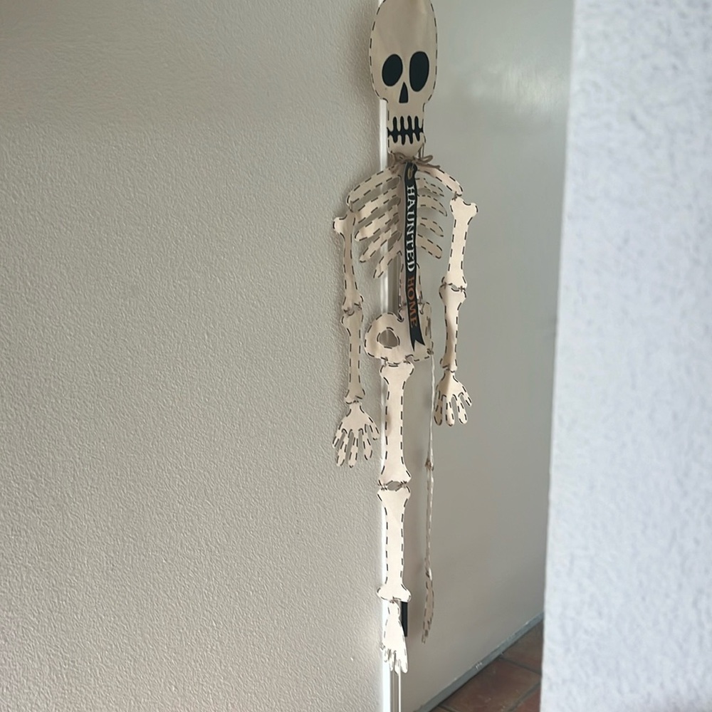 Hanging Skeleton